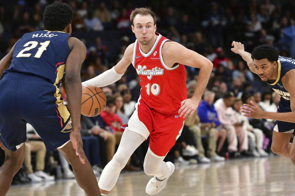 并迫使其犯 并迫使其犯